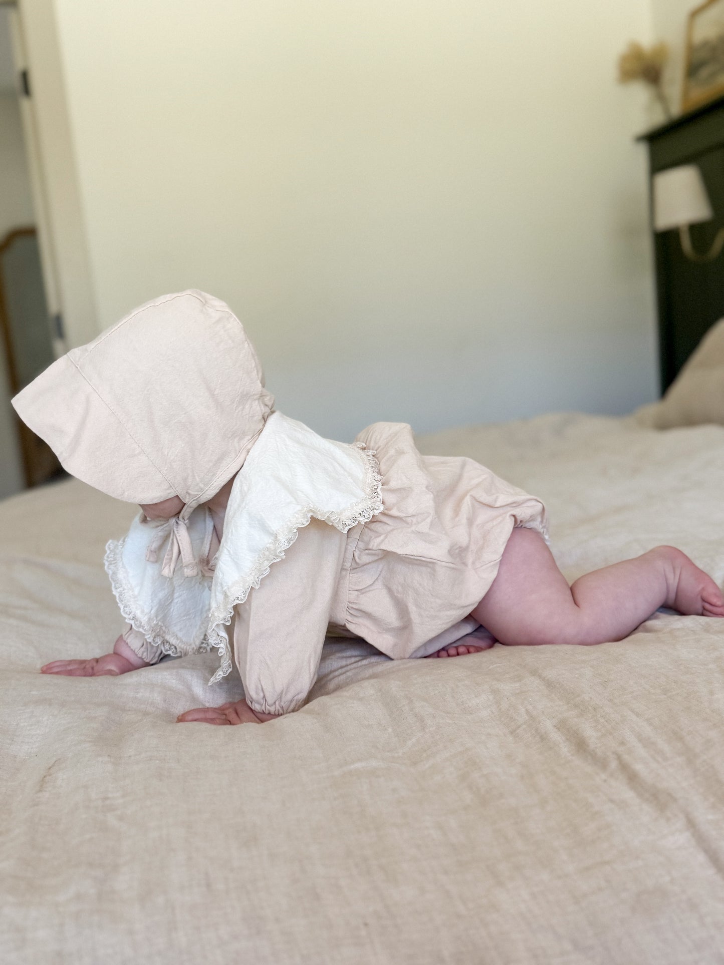 Cotton Romper with lace collar